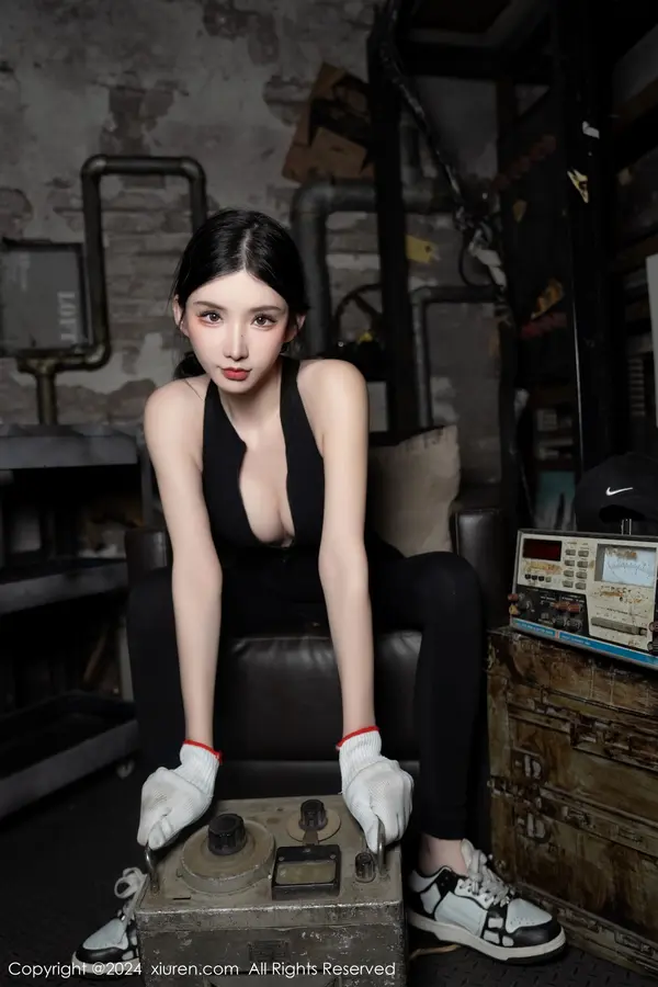 Vol. 08027 周于希Sally(100P)