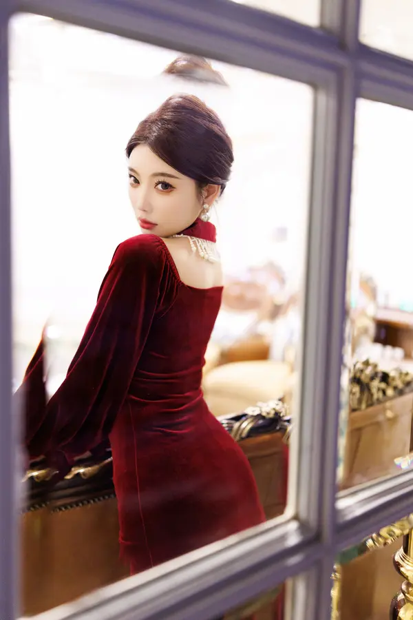 Vol. 9831 杨晨晨《私购流出》(114P + 1V)
