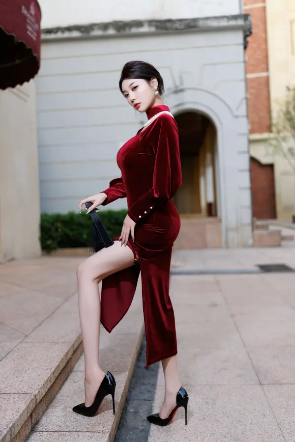 Vol. 9831 杨晨晨《私购流出》(114P + 1V)