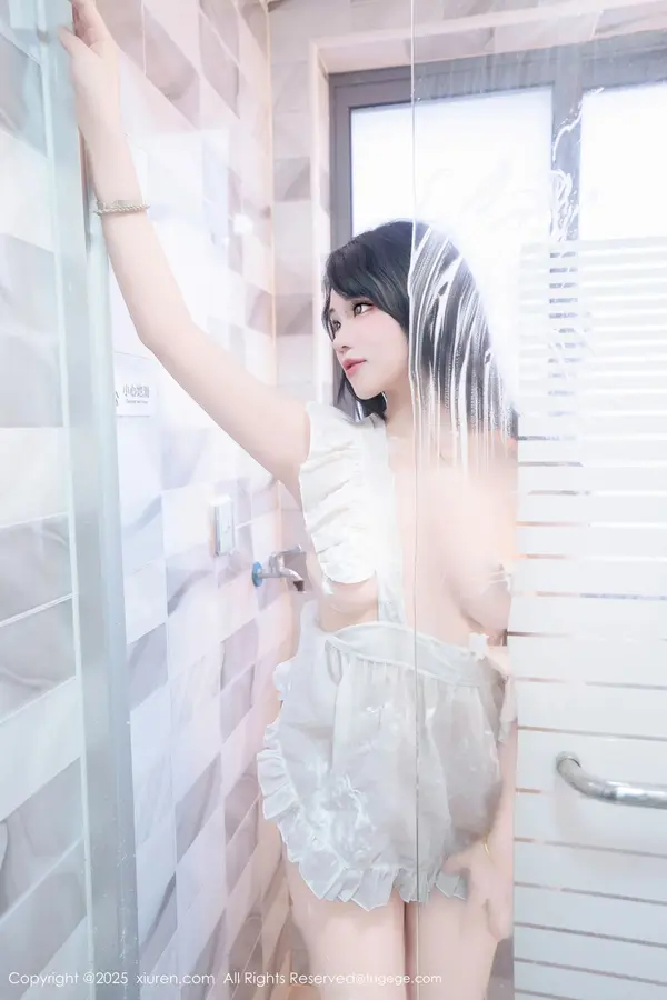 Vol. 11010 汐汐爱吃草莓(84P)