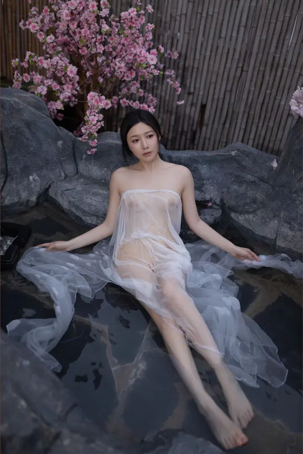 Vol. 8927 鱼子酱Fish《花想容》(120P)