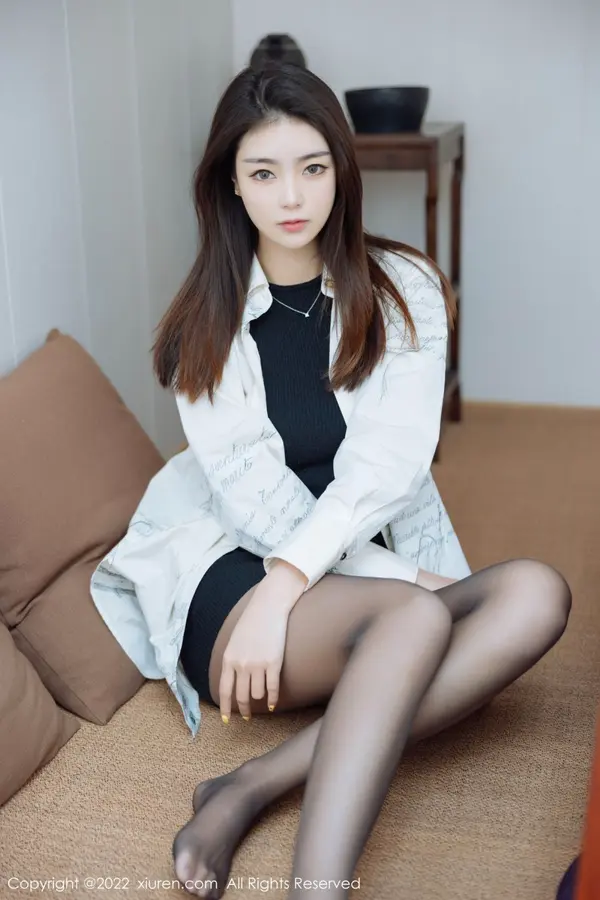 Vol. 04832 可乐Vicky(46P)