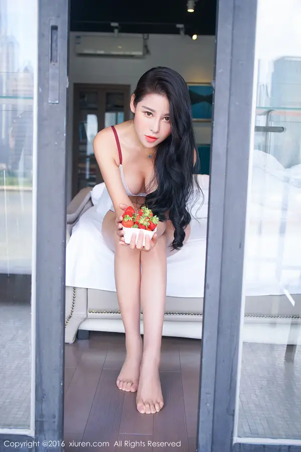 Vol. 00586 叶佳颐(55P)
