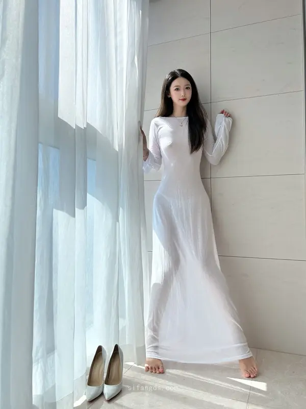 Vol. 9840 唐安琪《私购流出》(93P + 2V)