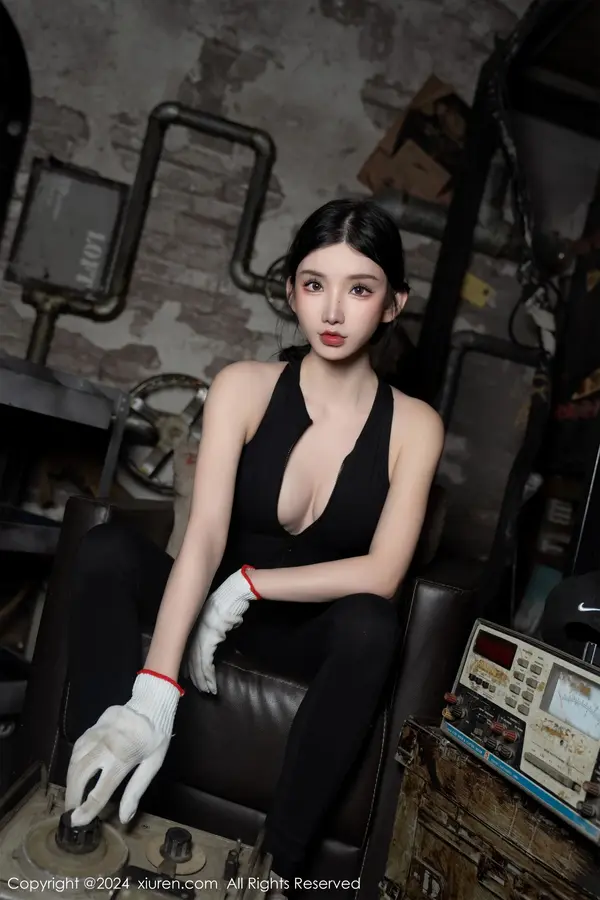 Vol. 08027 周于希Sally(100P)