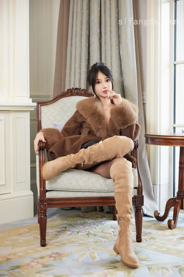 Vol. 9919 玥儿玥er《私购流出》(91P + 5V)