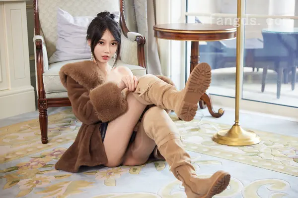 Vol. 9919 玥儿玥er《私购流出》(91P + 5V)