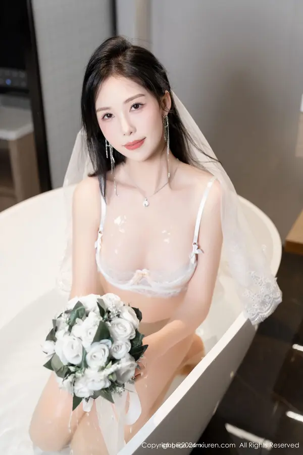 Vol. 08998 利世(101P)