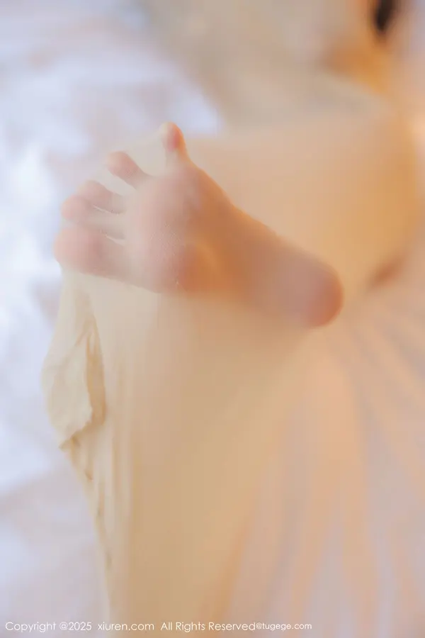 Vol. 09825 余安安(84P)