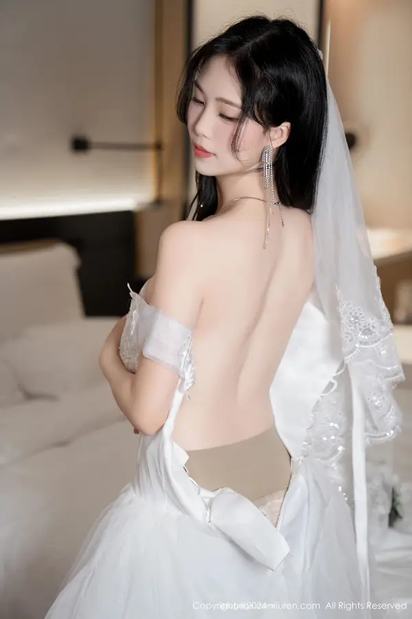 Vol. 08998 利世(101P)