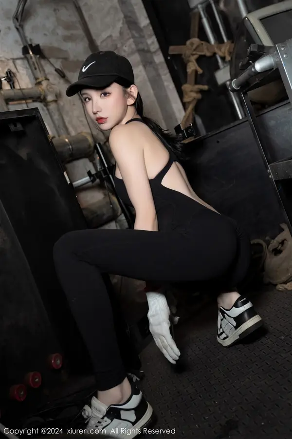 Vol. 08027 周于希Sally(100P)