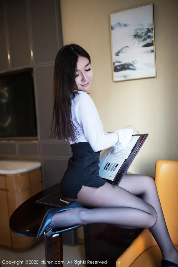 Vol. 01933 伊思思(51P)