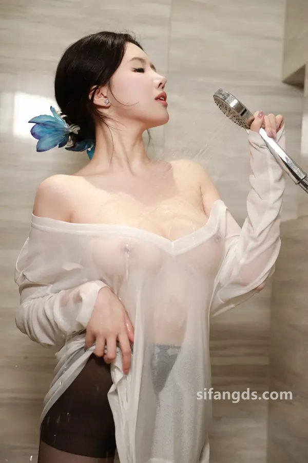 Vol. 9385 唐翩翩《私购流出》(73P + 1V)