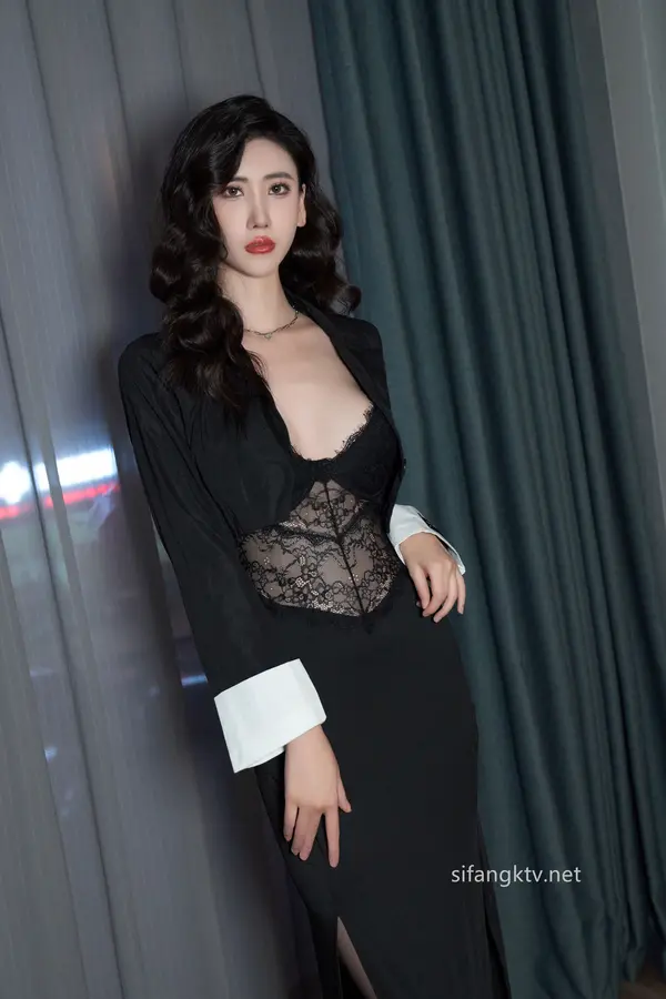 Vol. 06979 章芃芃《私购流出》(106P + 2V)