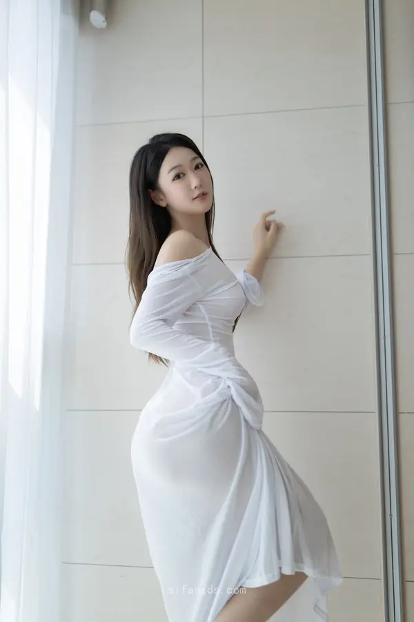 Vol. 9840 唐安琪《私购流出》(93P + 2V)