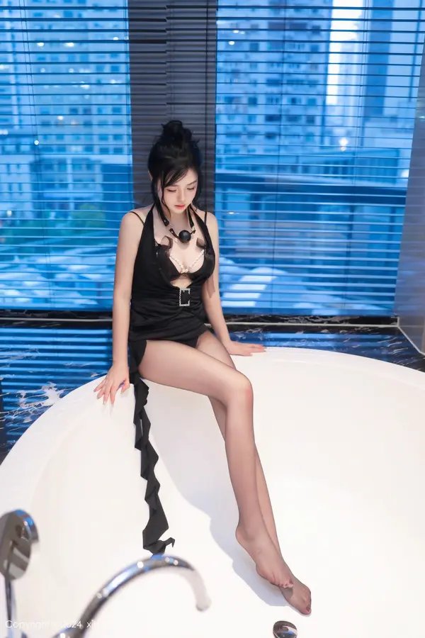 Vol. 08295 金小依(79P)