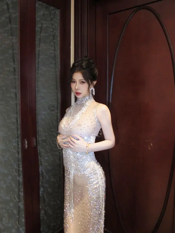 Vol. 10802 尹甜甜sunny《私购流出》(107P)