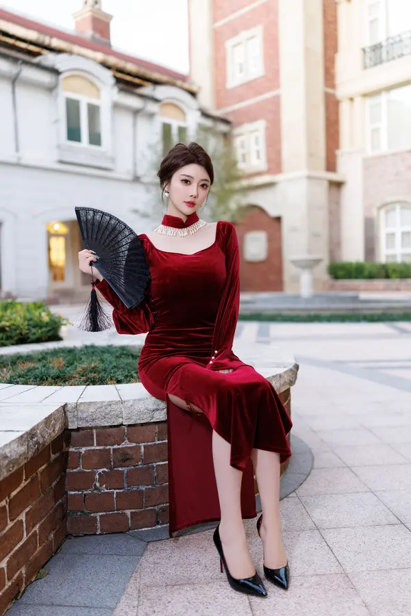 Vol. 9831 杨晨晨《私购流出》(114P + 1V)