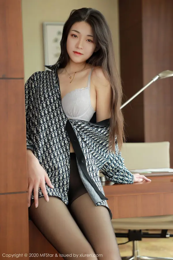 Vol. 0374 Laura苏雨彤(53P)