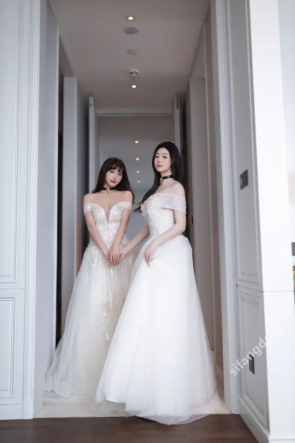 Vol. 9240 小逗逗&陆萱萱《私购流出》(100P + 1V)