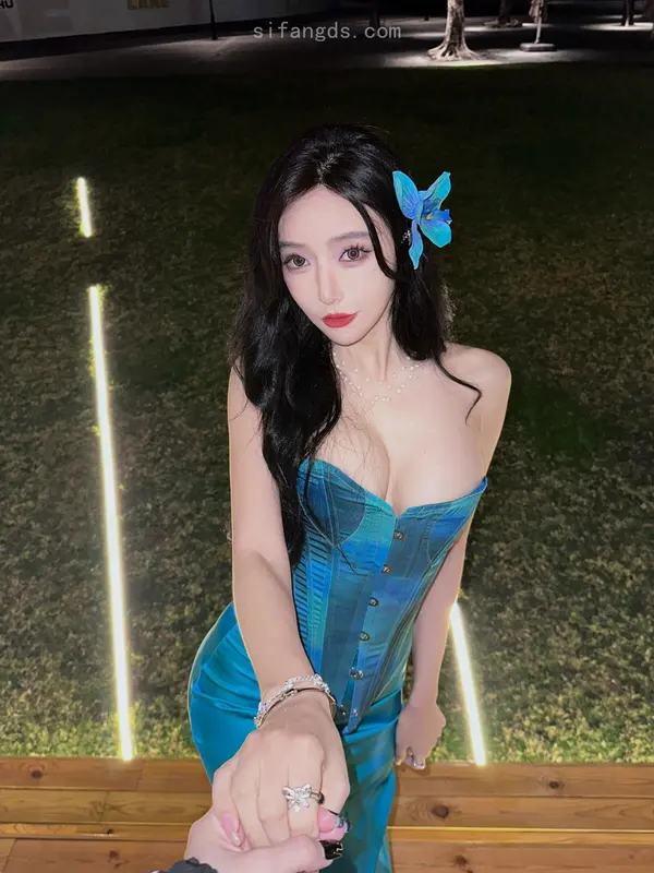 王馨瑶《私购流出》(81P + 1V)