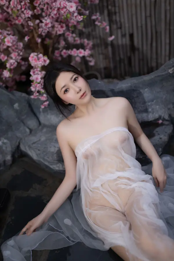 Vol. 8927 鱼子酱Fish《花想容》(120P)
