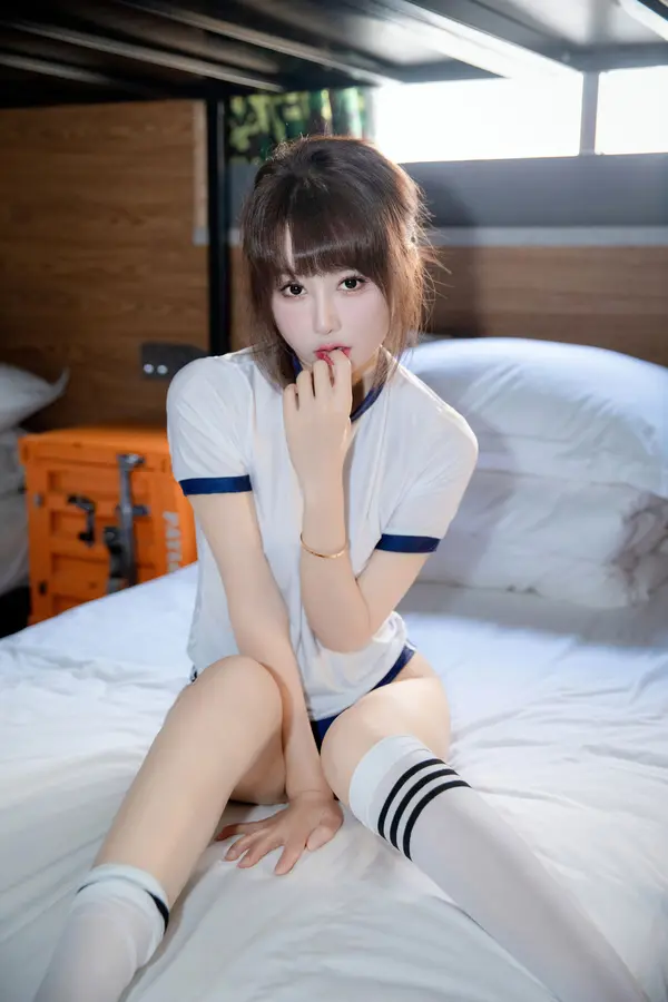 Vol. 07600 白笑笑《私购流出》(84P)