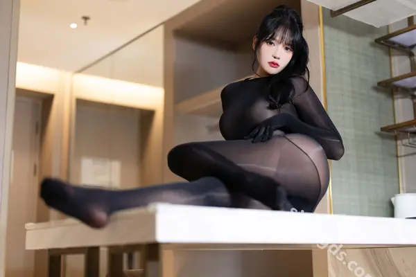 Vol. 9275 娜比《私购流出》(161P + 6V)