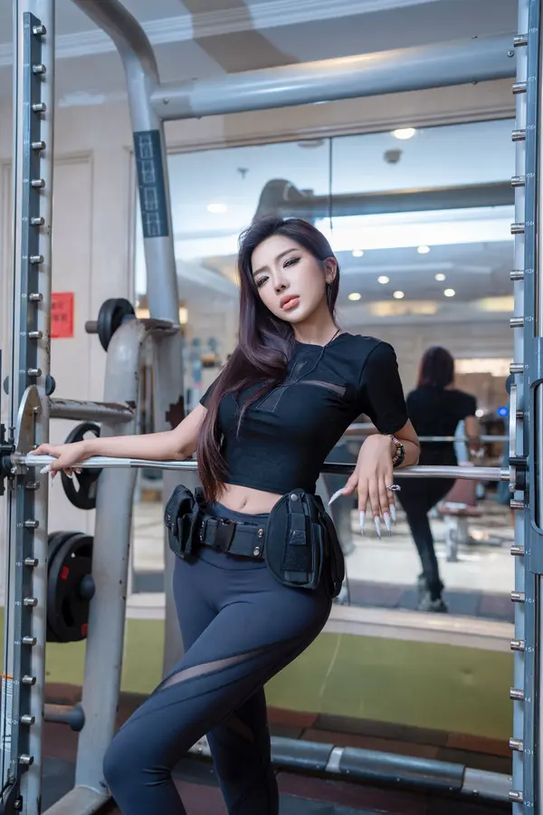 Vol. 0408 李丽莎《私购流出》(90P)