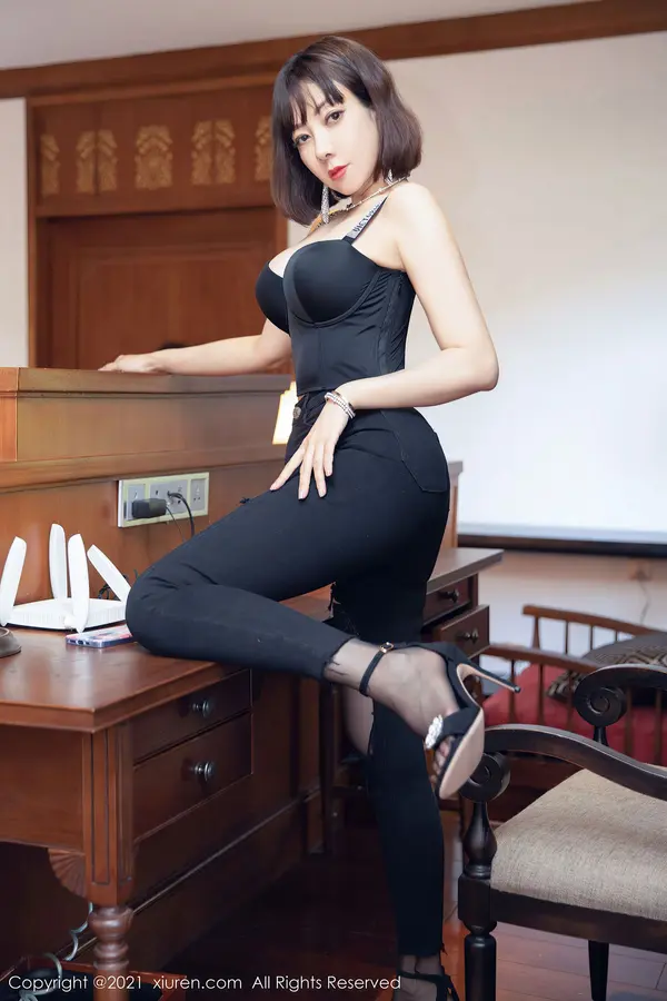 Vol. 04277 果儿Victoria(49P)