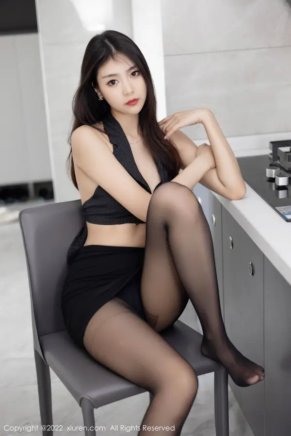 Vol. 05562 可乐Vicky(46P)