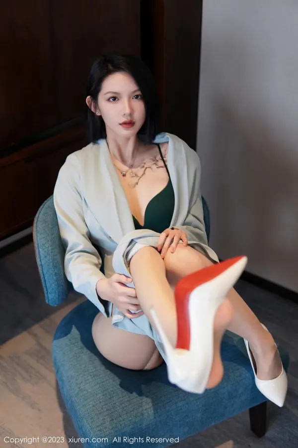 Vol. 06885 乔一一(75P)