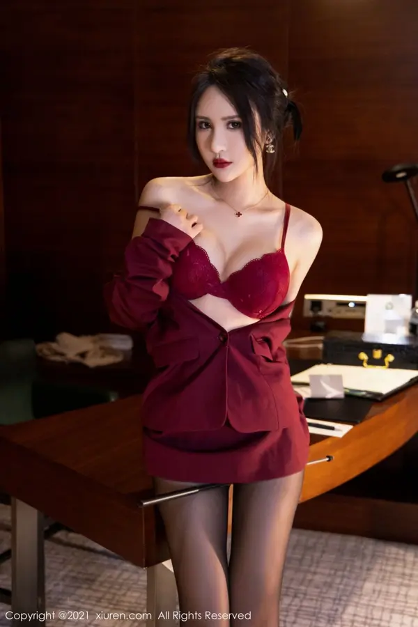 Vol. 04038 Emily尹菲(71P)