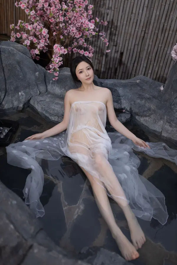 Vol. 8927 鱼子酱Fish《花想容》(120P)