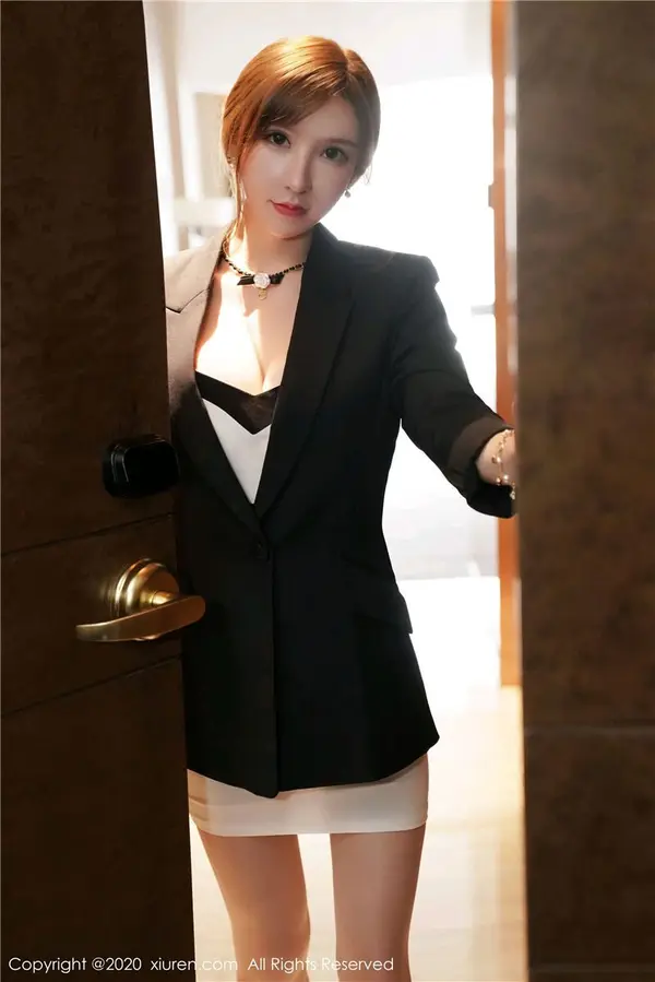 Vol. 02885 周于希Sandy(114P)
