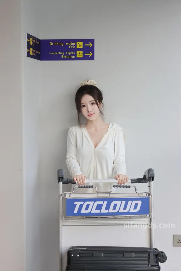 小薯条nienie《私购流出》(63P + 1V)