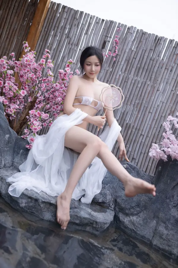 Vol. 8927 鱼子酱Fish《花想容》(120P)