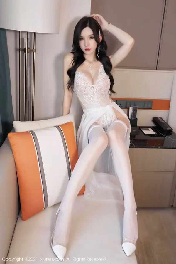 Vol. 04284 周于希Sandy(72P)