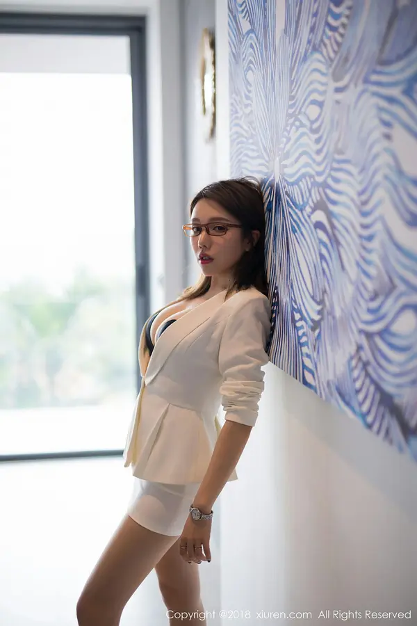 Vol. 01085 黄楽然(51P)