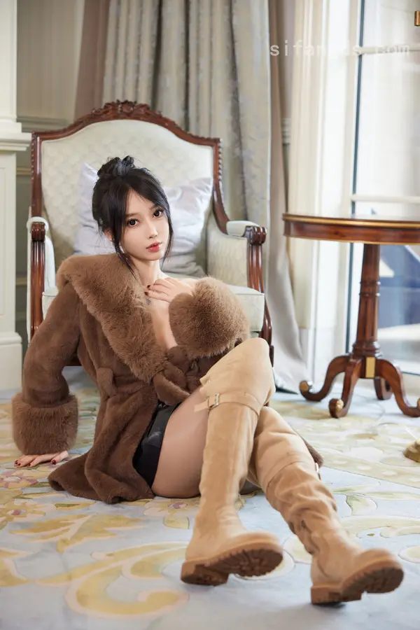Vol. 9919 玥儿玥er《私购流出》(91P + 5V)