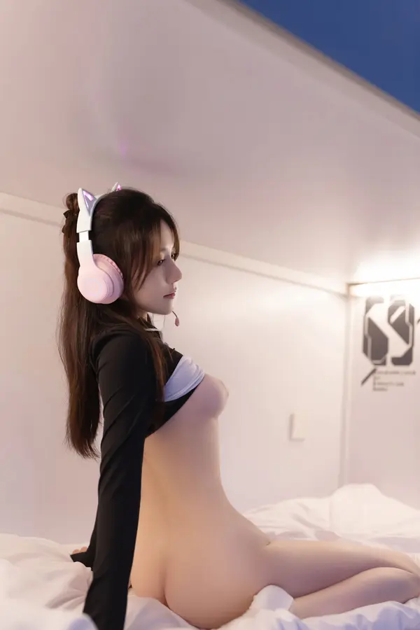 鱼子酱Fish《电竞少女》(120P)