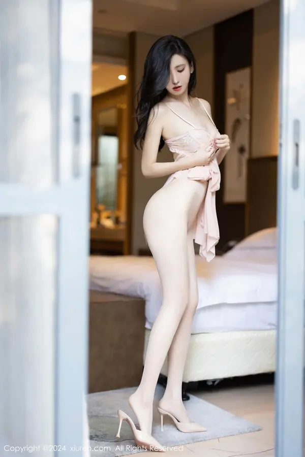 Vol. 08183 章芃芃(83P)