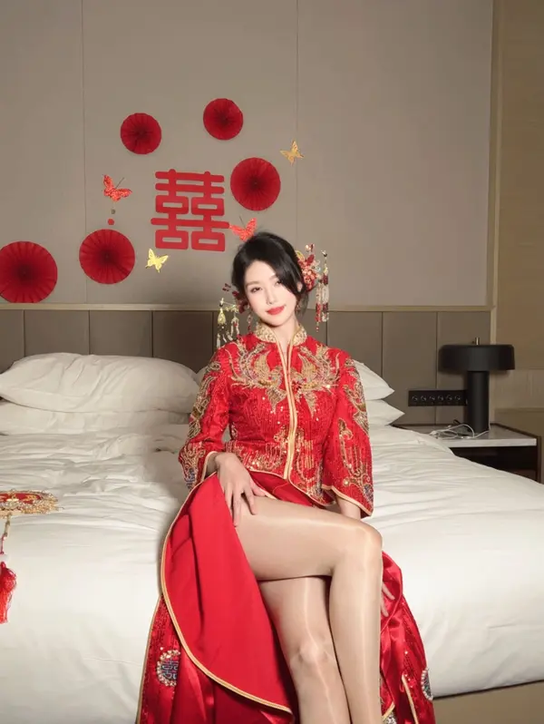 Vol. 8376 利世《私购流出》(54P + 2V)