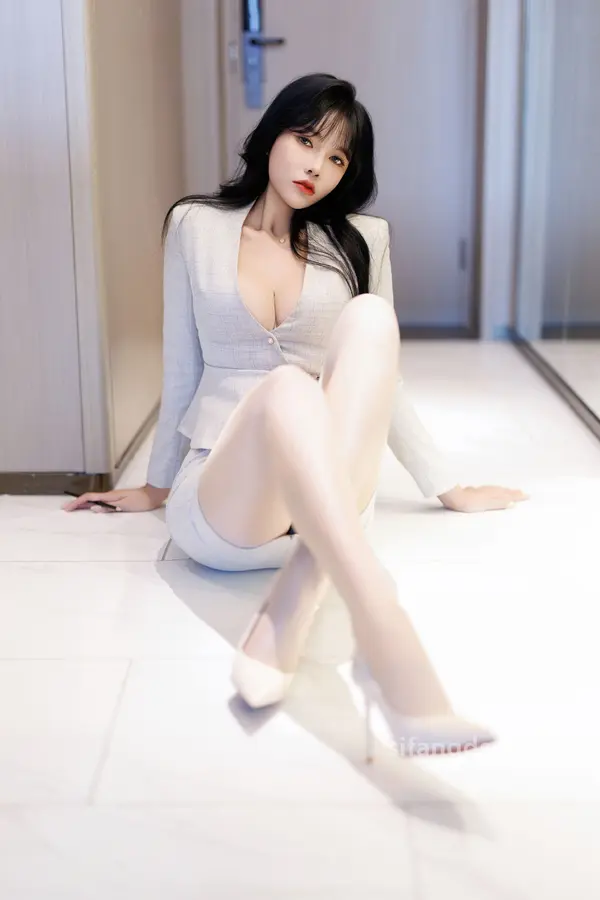 Vol. 9398 娜比《私购流出》(153P + 2V)