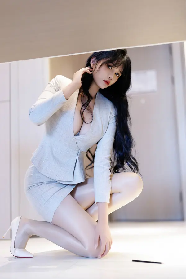 Vol. 9398 娜比《私购流出》(153P + 2V)