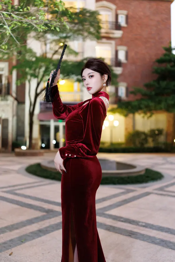Vol. 9831 杨晨晨《私购流出》(114P + 1V)