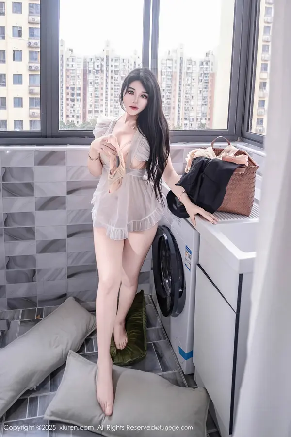 Vol. 11010 汐汐爱吃草莓(84P)