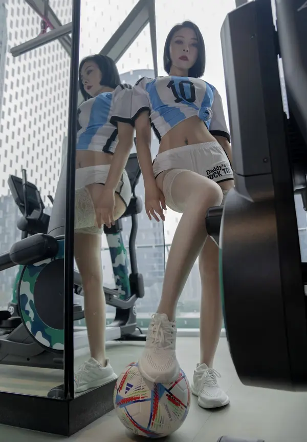 果儿Victoria《浴室足球》(28P)