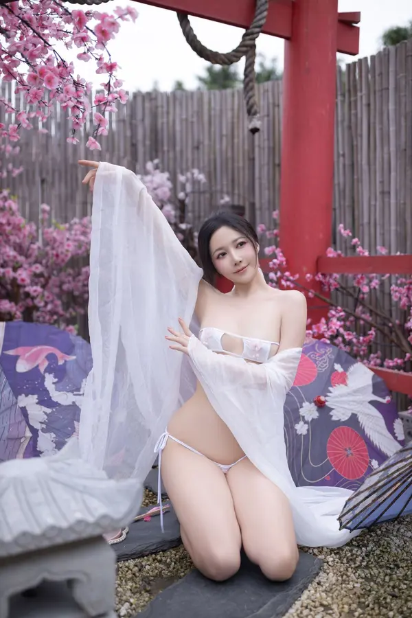 Vol. 8927 鱼子酱Fish《花想容》(120P)