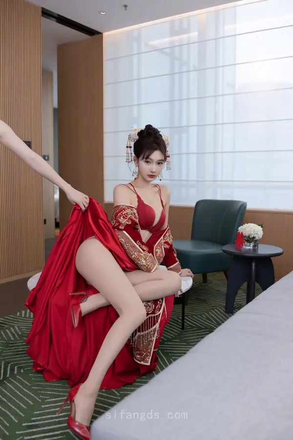 Vol. 9770 陆萱萱《私购流出》(92P + 2V)